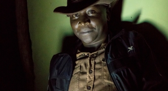 20-SelfieStudioLight-12x18-L